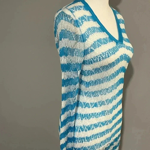 Tommy Bahama size M blue and white open weave cover up/lightweight sweater EUC - Picture 7 of 7